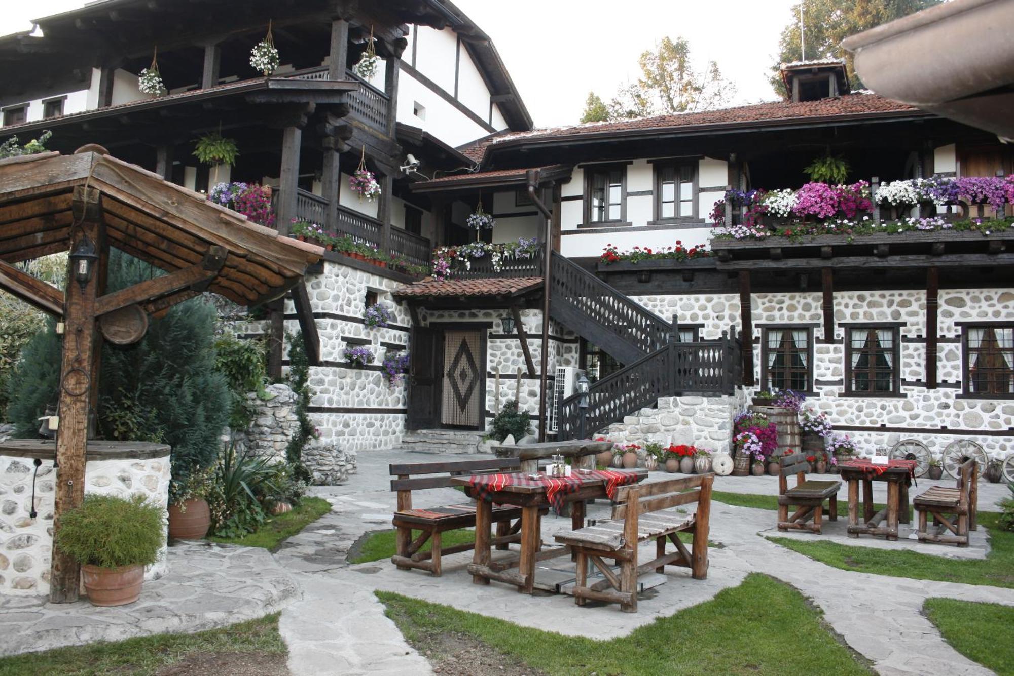 Family Hotel Makedonska Kruchma Dobrinishte Eksteriør billede